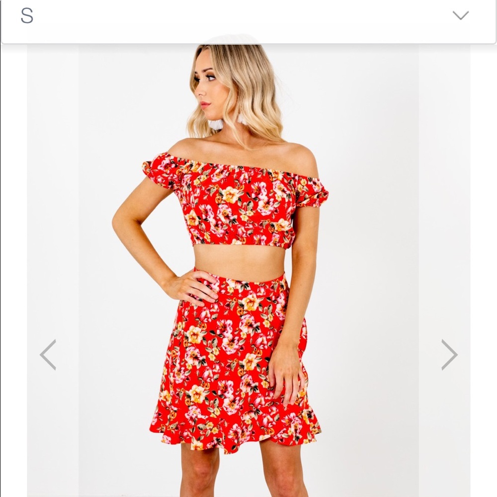 NWT Red floral set size small